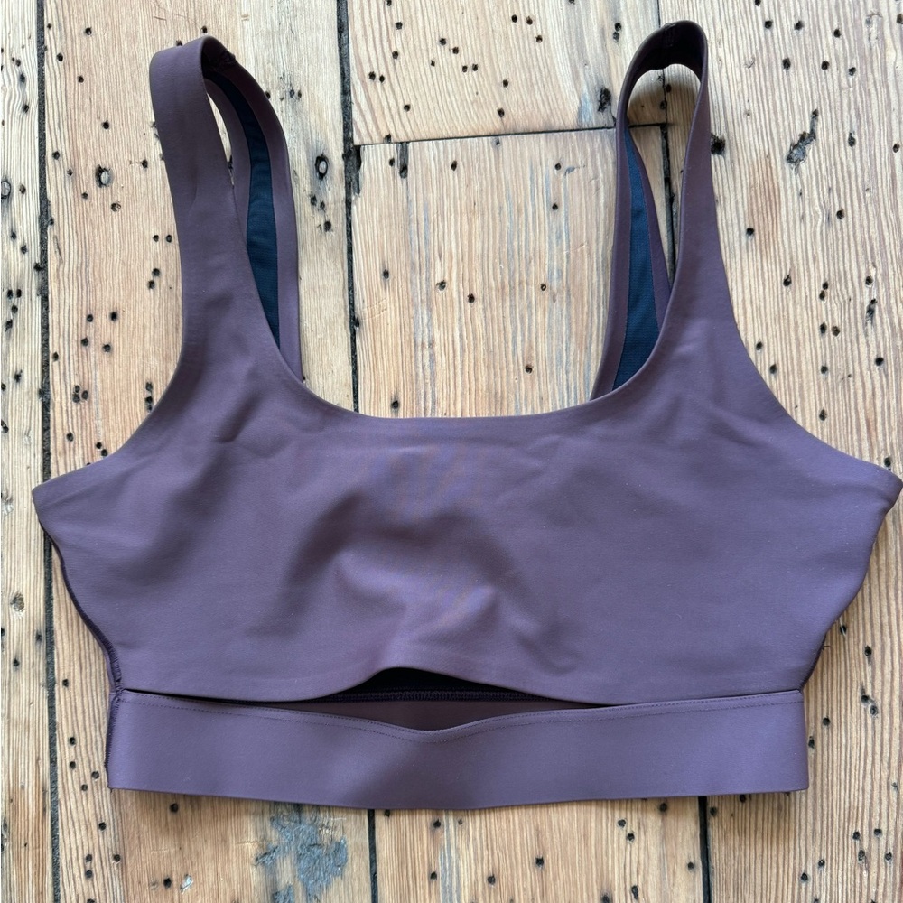 Brown sports bra with cutout